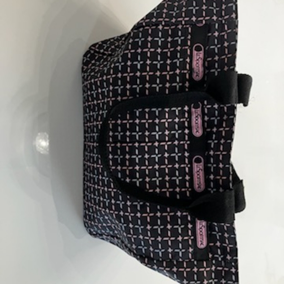 LeSportSac multicolor zippered bag with handles. 15'x9'.Mint condition. - Picture 2 of 5